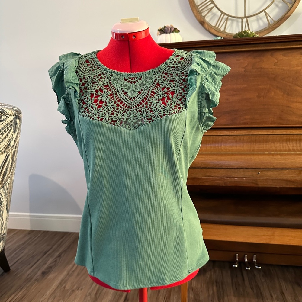 RW&CO. Mint Lace Detail Blouse